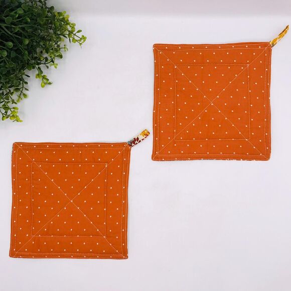 Set of 2, Square Potholder, Pinwheel Design, Fall Dahlias, Baking Gift Set Idea - Picture 4 of 6